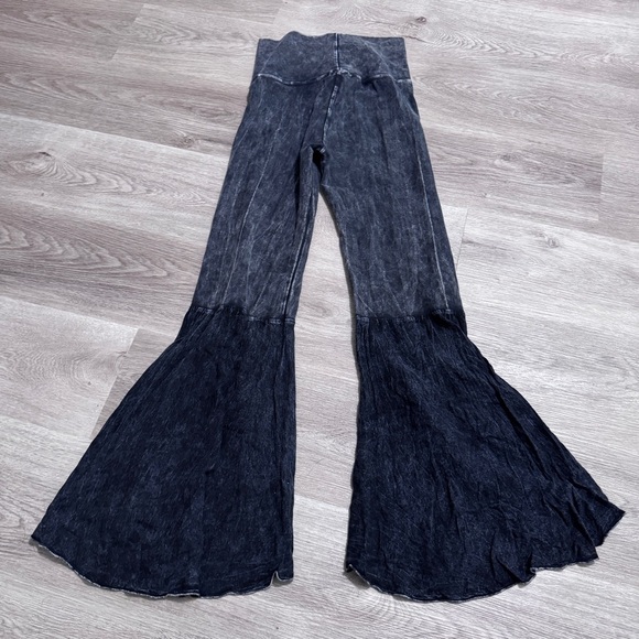 Yes Doll Bell Bottom Flare Leg Pants Small Washed Black - Picture 4 of 4